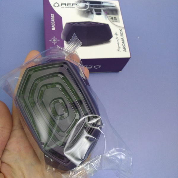 Ароматизатор воздуха на приборную панель AROMA BOX, гранулы в полимере